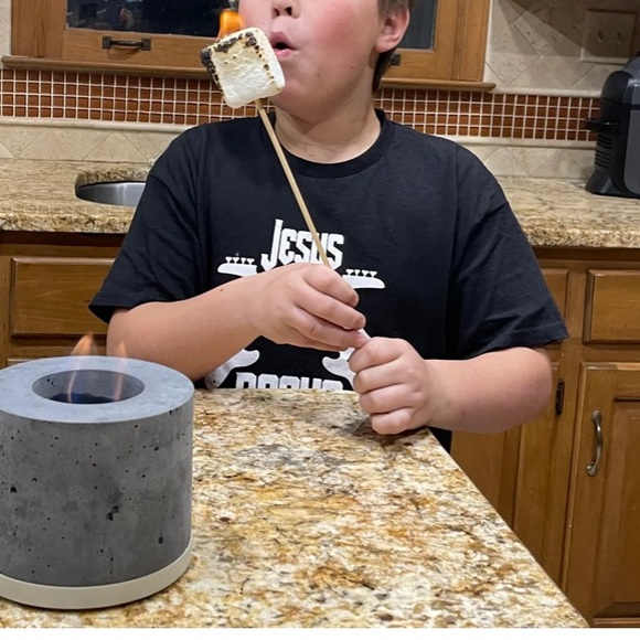 FLIKR personal concrete fireplace - Picture 3 of 6